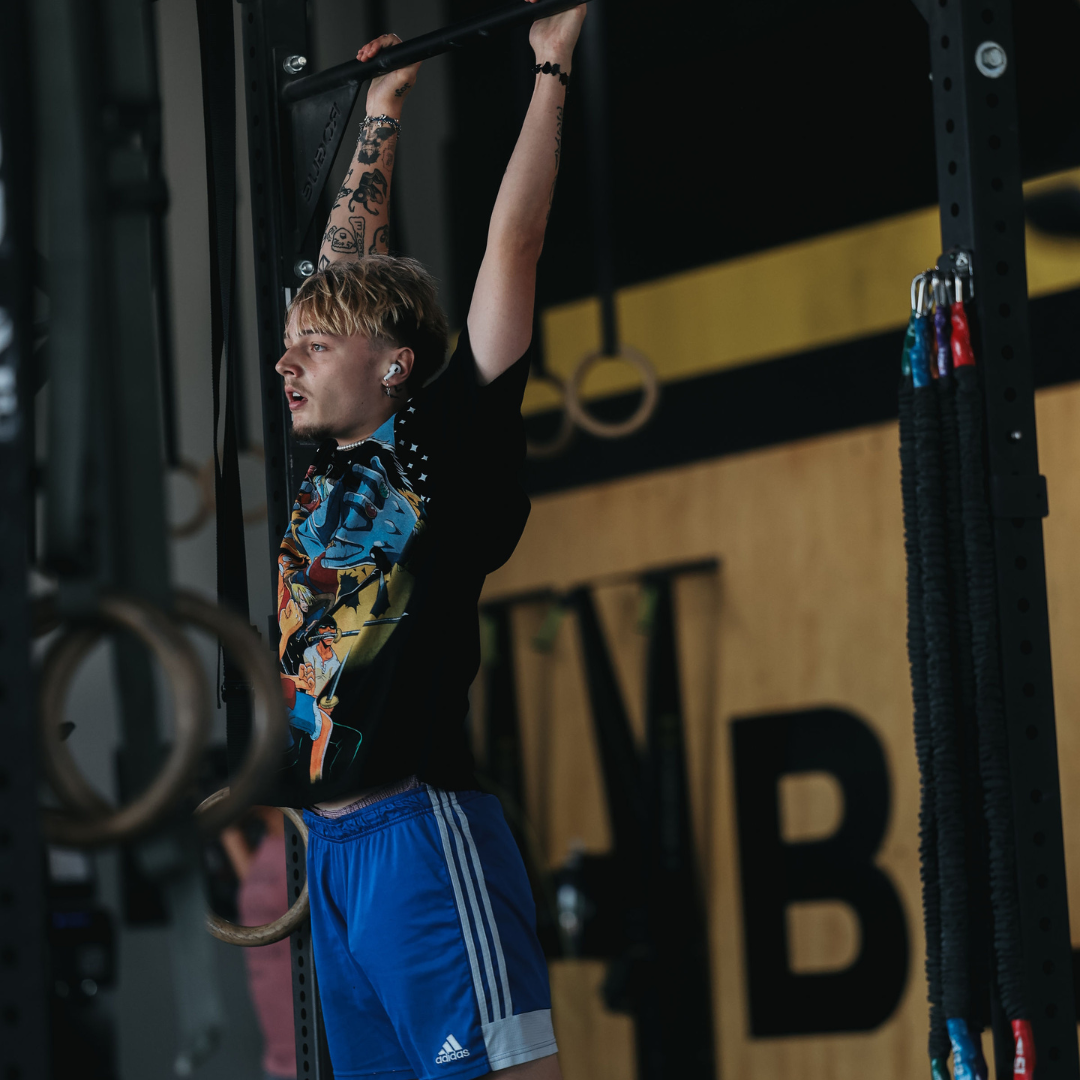 Member on the pull-up bar